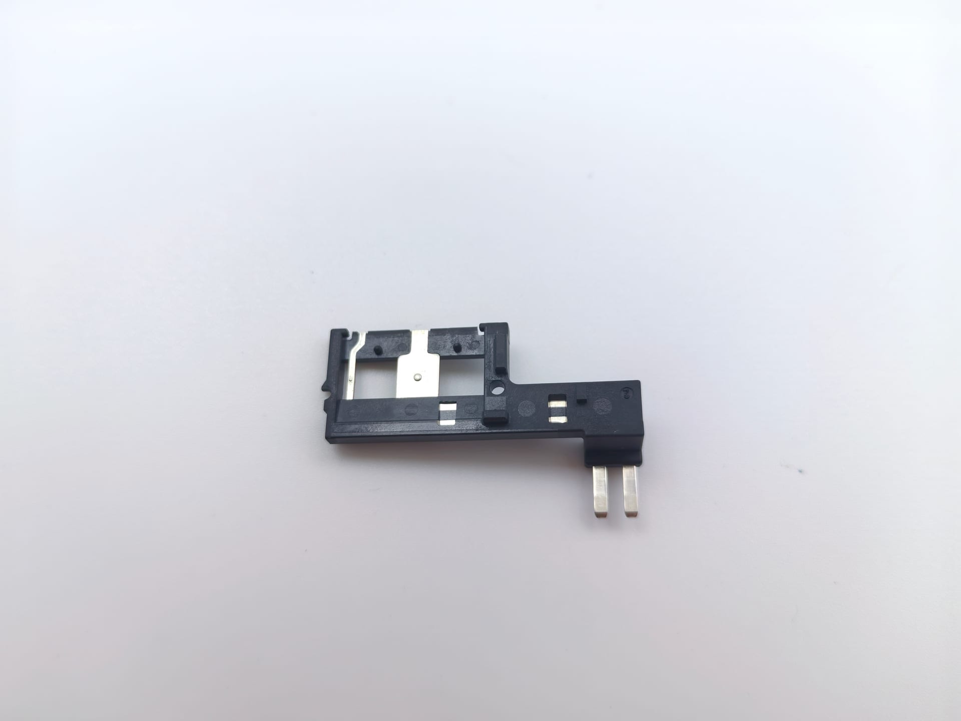 五金嵌入成型品 4