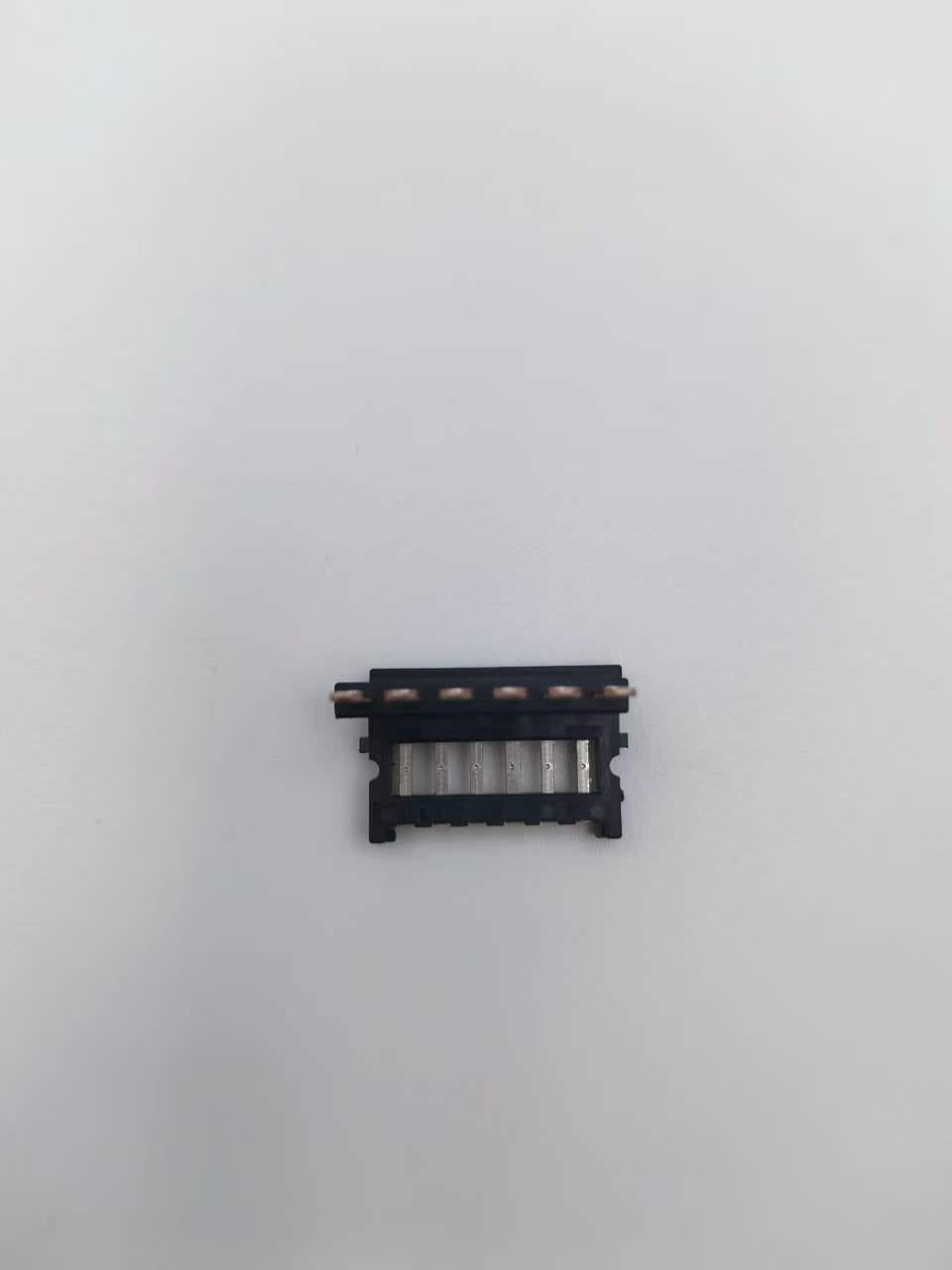 五金嵌入成型品 8